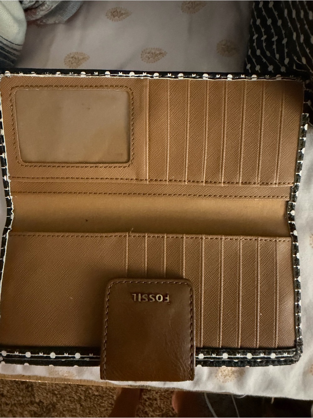 Fossil Black and White Patterned Tote with Brown Trim and Matching Wallet - Picture 5 of 7
